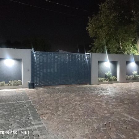 The Croc Guest House Springs  Exterior foto